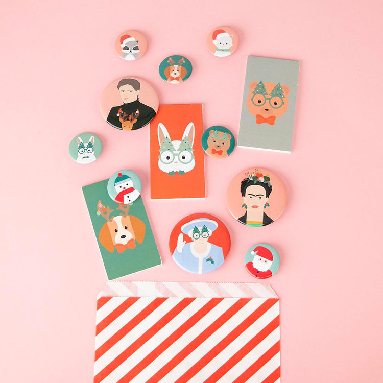 badges reine elizabeth et marc darcy  et carnets a offrir secret santa