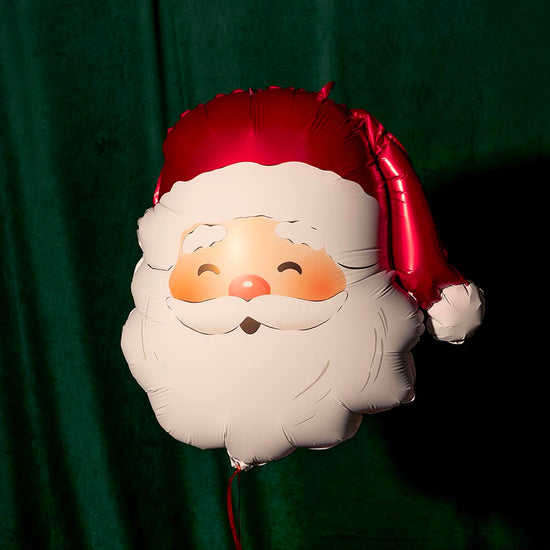 comment faire une décoration noel originale ? installer des ballons tête de père noël 