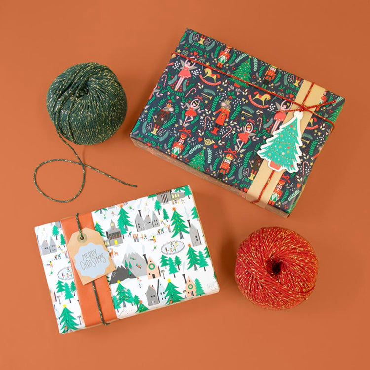 Papier cadeau motifs casse-noisette pour cadeau de noël