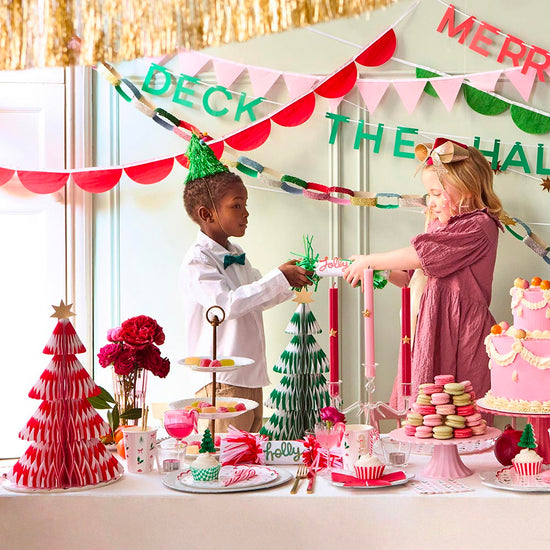 comment dresser une table noel originale avec serviettes en papier noeuds rouges 