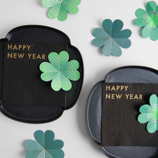 Serviettes en papier noir Happy New Year : decoration de table nouvel an