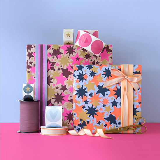 Rouleau de papier cadeau étoile rose : emballage cadeau original