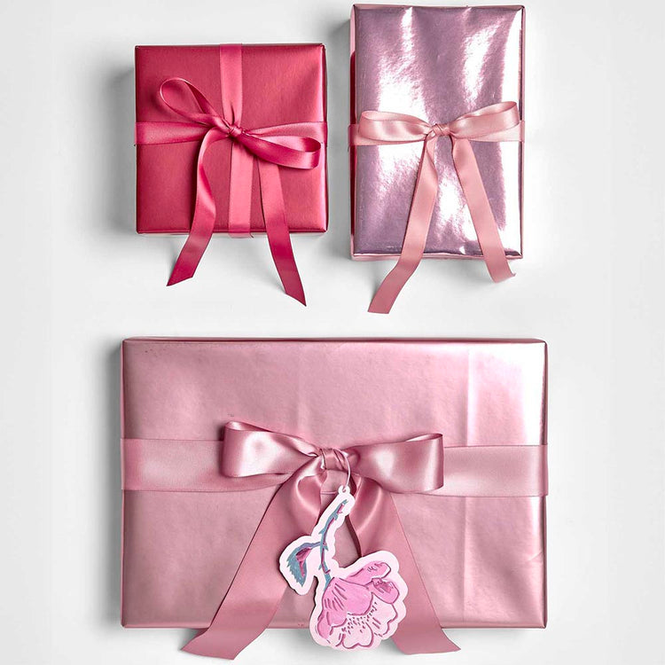 Noël - Papier cadeau : 1 rouleau rose parfait pour décorer ses cadeaux 