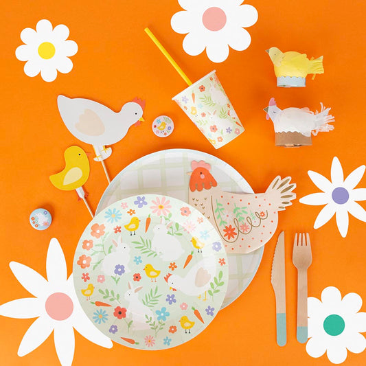 Décoration de table colorée pour un repas de Pâques gourmand et festif