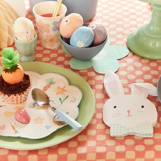 8 assiettes en carton motifs de Pâques pour decoration de table