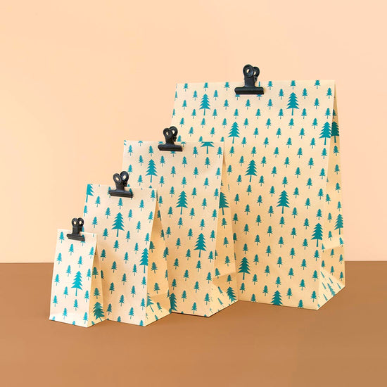 Emballage cadeau de noel ou avent : 1 pochette en papier à fond plat sapins