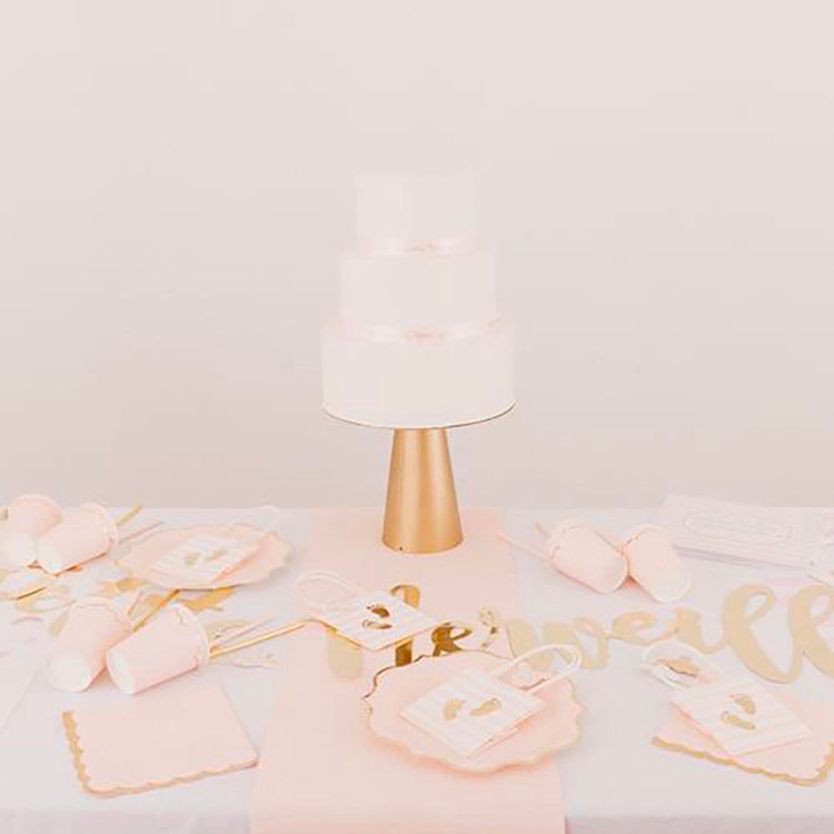 Présentoir à gâteau sur pied doré : decoration de table anniversaire