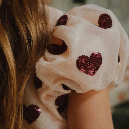 Robe de princesse rose coeurs rouges : déguisement enfant anniversaire