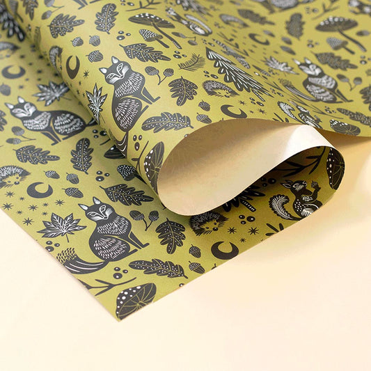 Emballage cadeau pour fête à theme automne avec rouleau papier animaux de la forêt