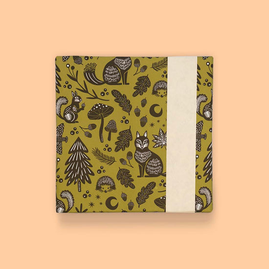 Emballage papier pour cadeau anniversaire à thème animaux de la forêt