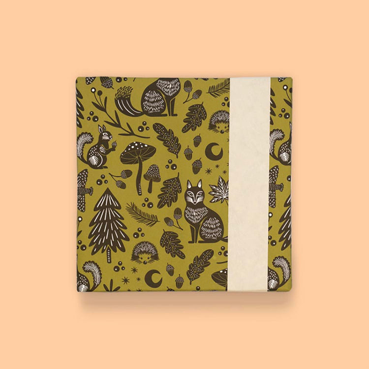 Emballage papier pour cadeau anniversaire à thème animaux de la forêt