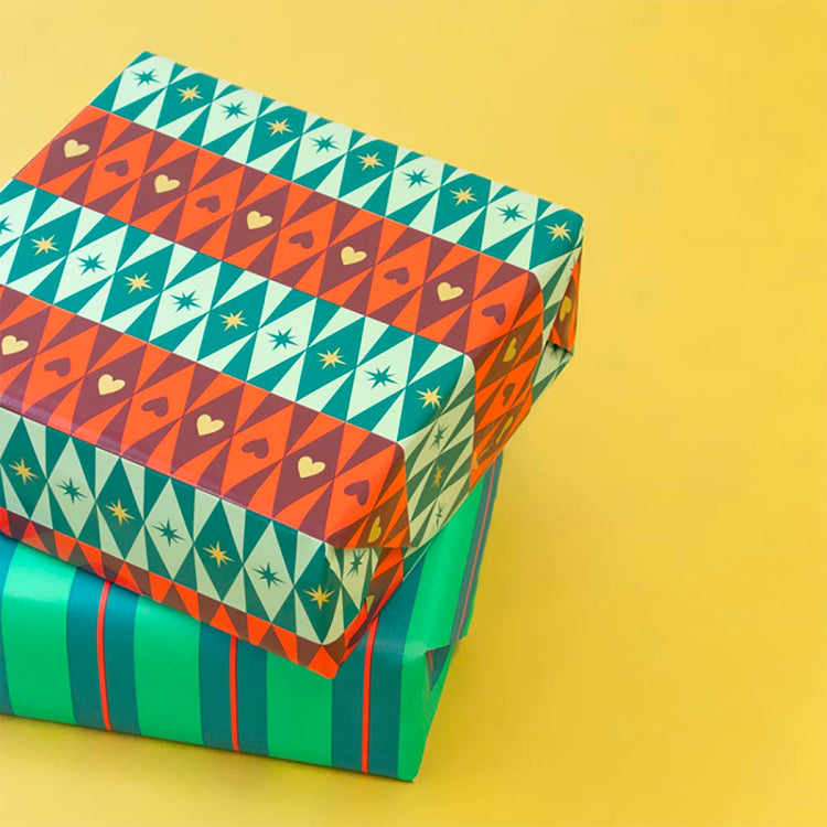 Emballage cadeau noel ou avent : 1 rouleau de papier cadeau motifs noel rouges et verts 