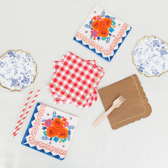 16 scalloped gingham paper napkins: vintage table decoration