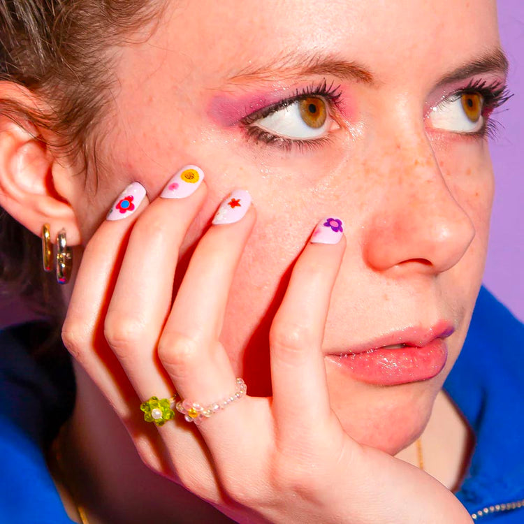 Décorations ongles fleurs à offrir lors d’un anniversaire fille