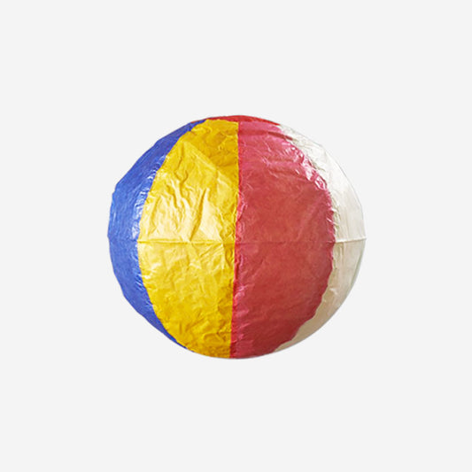 Decoración de cumpleaños infantil: pelota de playa con globos de papel japoneses