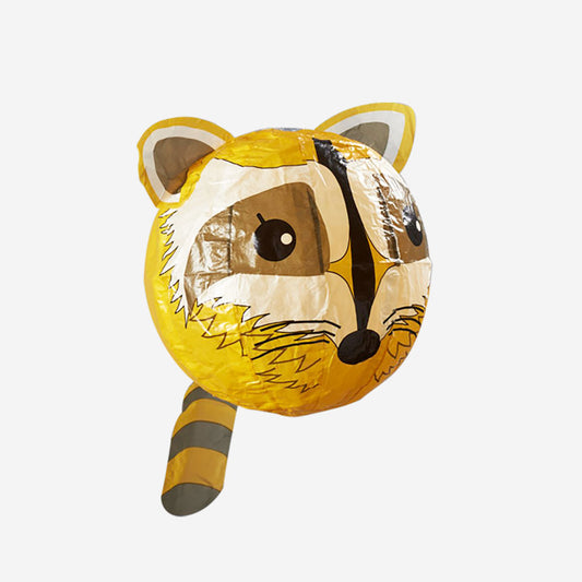Un globo con forma de cabeza de mapache - cumpleaños infantil animales o pocahantas