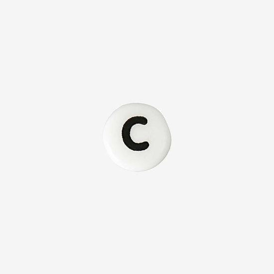 Accesorio creativo de cuentas de letra C del alfabeto de cerámica blanca