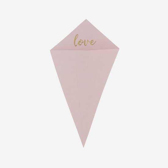 Cornets en papier rose love pour lancer de confettis de cérémonie de mariage