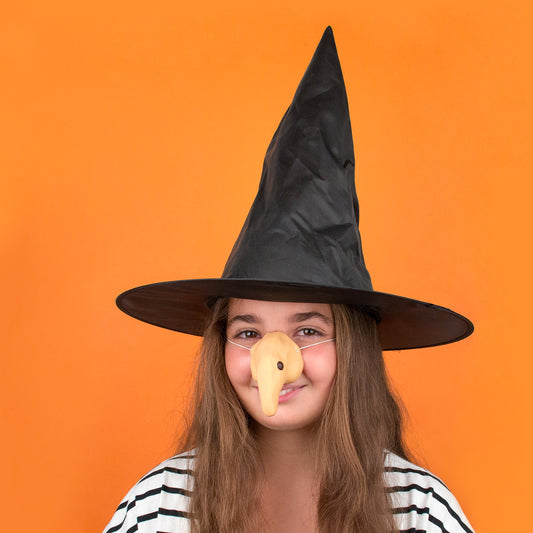 Sombrero negro y nariz aguileña perfectos para un disfraz de Halloween