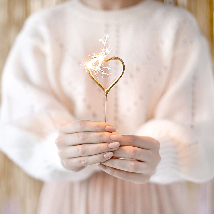 Wedding accessory: sparkling golden heart candle