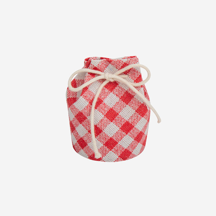 4 gingham fabric pouches to spoil your guests
