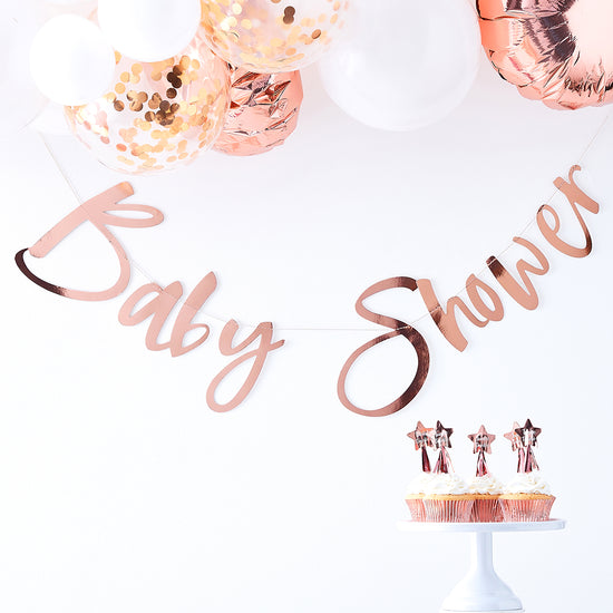 Décoration de baby shower fille rose gold : guirlande et ballons confettis