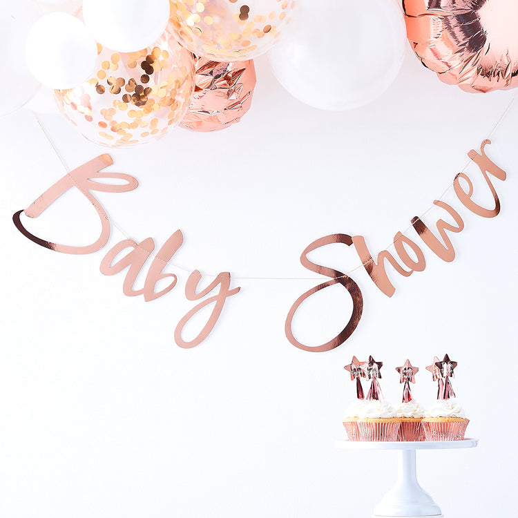 Decoración de baby shower de niña en oro rosa: guirnaldas y globos de confeti
