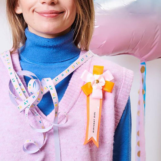 Badge birthday girl : petit cadeau invités pour pochettes surprises