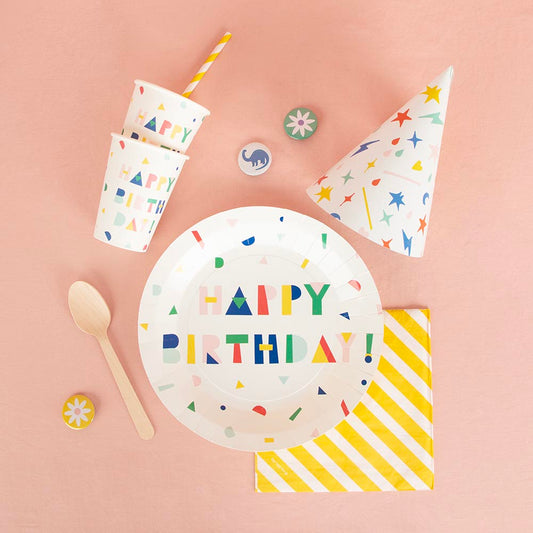 Decoración cumpleaños infantil: gorro de punta multicolor y globos de látex