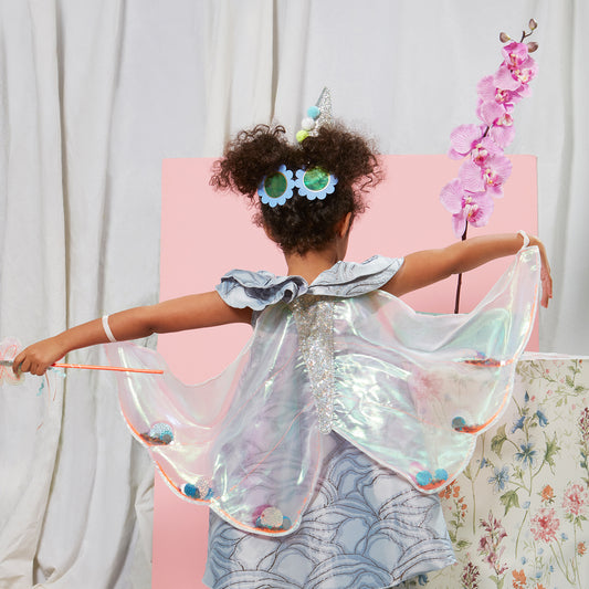 Fata di compleanno di Meri Meri con travestimento di ali di farfalla