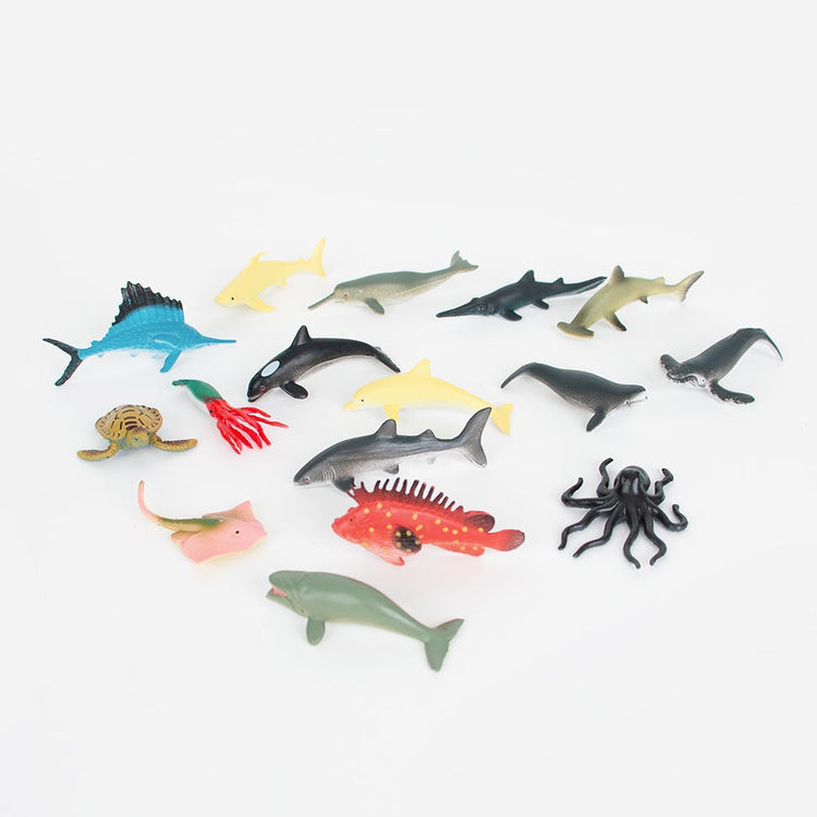 Idea de decoración de mesa de cumpleaños: 16 figuras de animales marinos