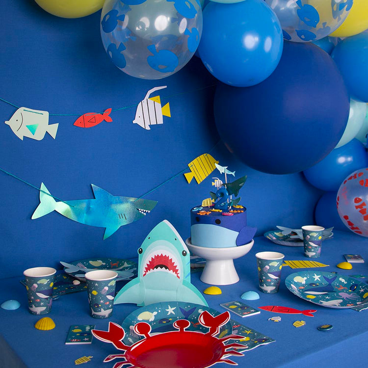 8 pochettes cadeaux en forme de requin pour cadeau invité anniversaire