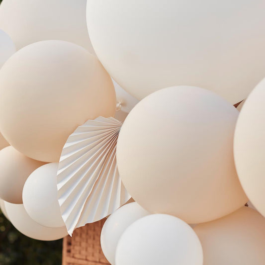 Detalles de globos de arco de rayos de jengibre desnudos para decoración de fiestas