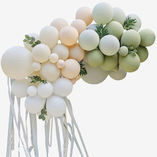 Arche de ballons sauge et eucalyptus pour decoration mariage boheme
