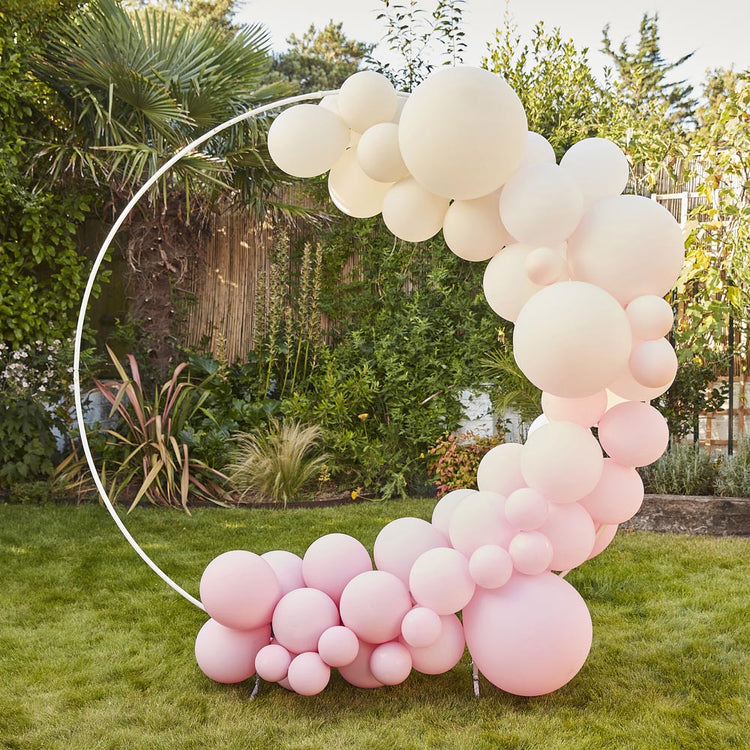 Arche de ballons géante rose et nude - déco de mariage