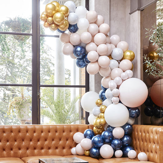 Archi di palloncini palloncini di tutte le dimensioni e colori