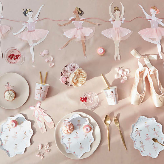 Décorations pour une table d'anniversaire ballerine rose pour fille