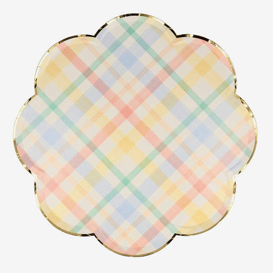 Idee decoration table paques : 8 assiettes motif carreaux pastel