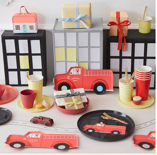 Idée de décoration de table d'anniversaire pompier pour enfant
