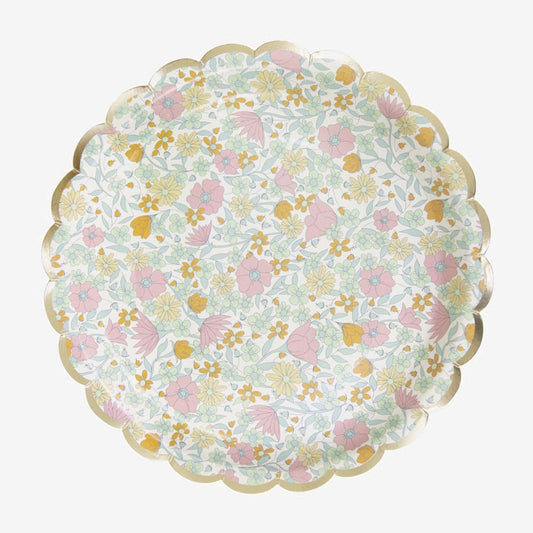 8 liberty paper plates for birthday party, picnic or festival