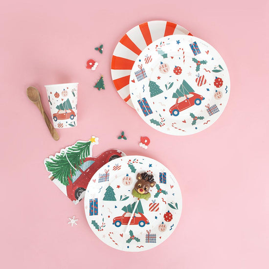 Christmas table decoration idea: original Christmas plates