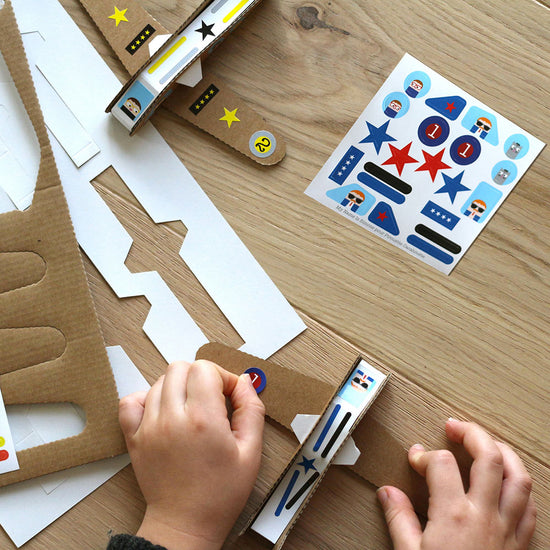 Creative eco-responsible children's workshop: airplanes to be assembled peanut pirouette