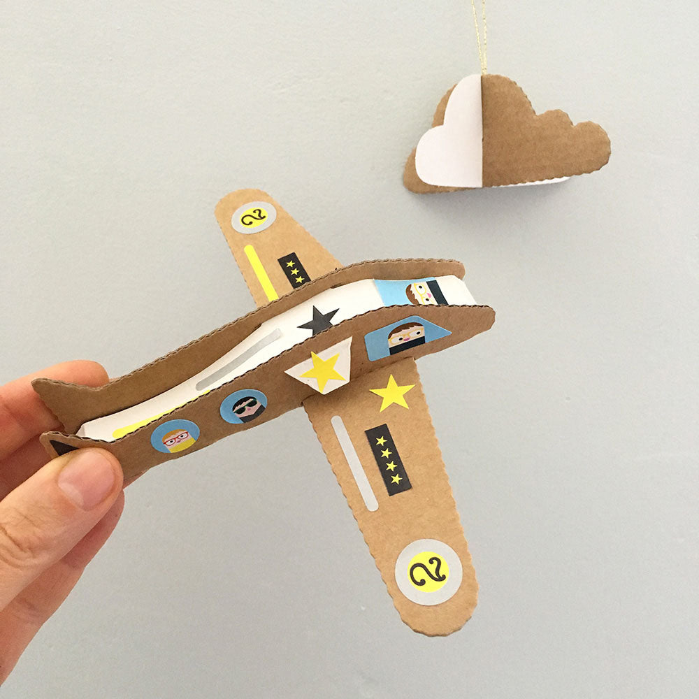 Avion volant en kit - activité DIY et petit cadeau de fête de garçons