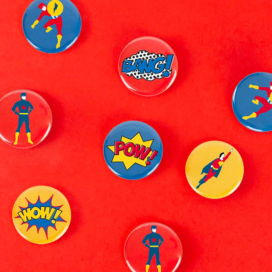 Badges super héros à offrir pour un anniversaire garçon