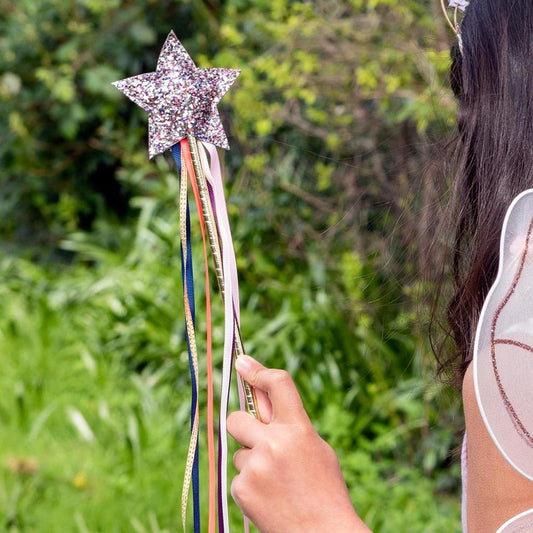 Idea de accesorio para un disfraz de niña hada: varita mágica brillante