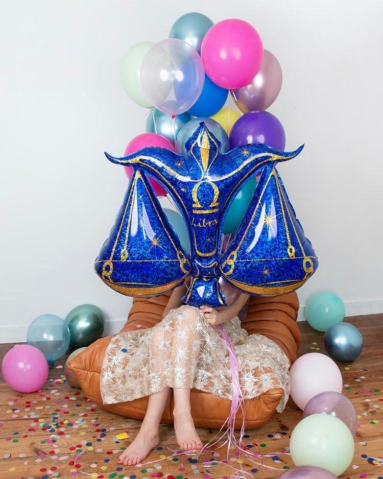 Balón zodiaco signo equilibrio azul y dorado para decoración de cumpleaños