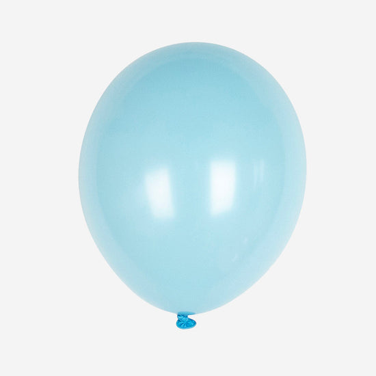 Ballons de baudruche bleu ciel pour deco anniversaire ou baby shower.