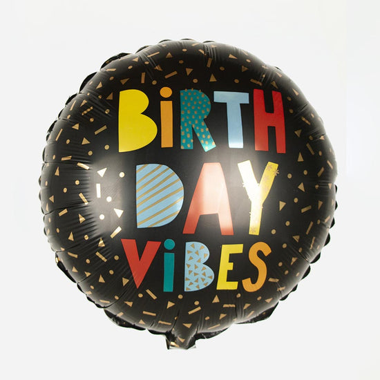 Vibraciones de cumpleaños con globos de cumpleaños para decoración de cumpleaños.