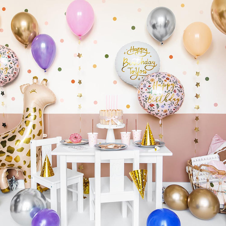 Decoration anniversaire fille avec ballons happy birthday et ballon girafe