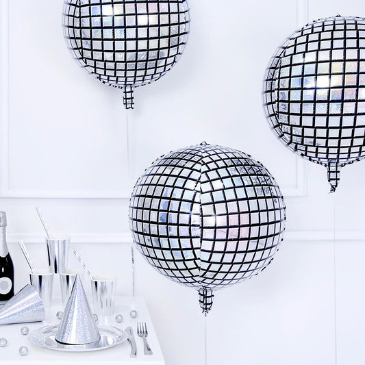 Decoración de año nuevo con globos de bolas de espejos iridiscentes